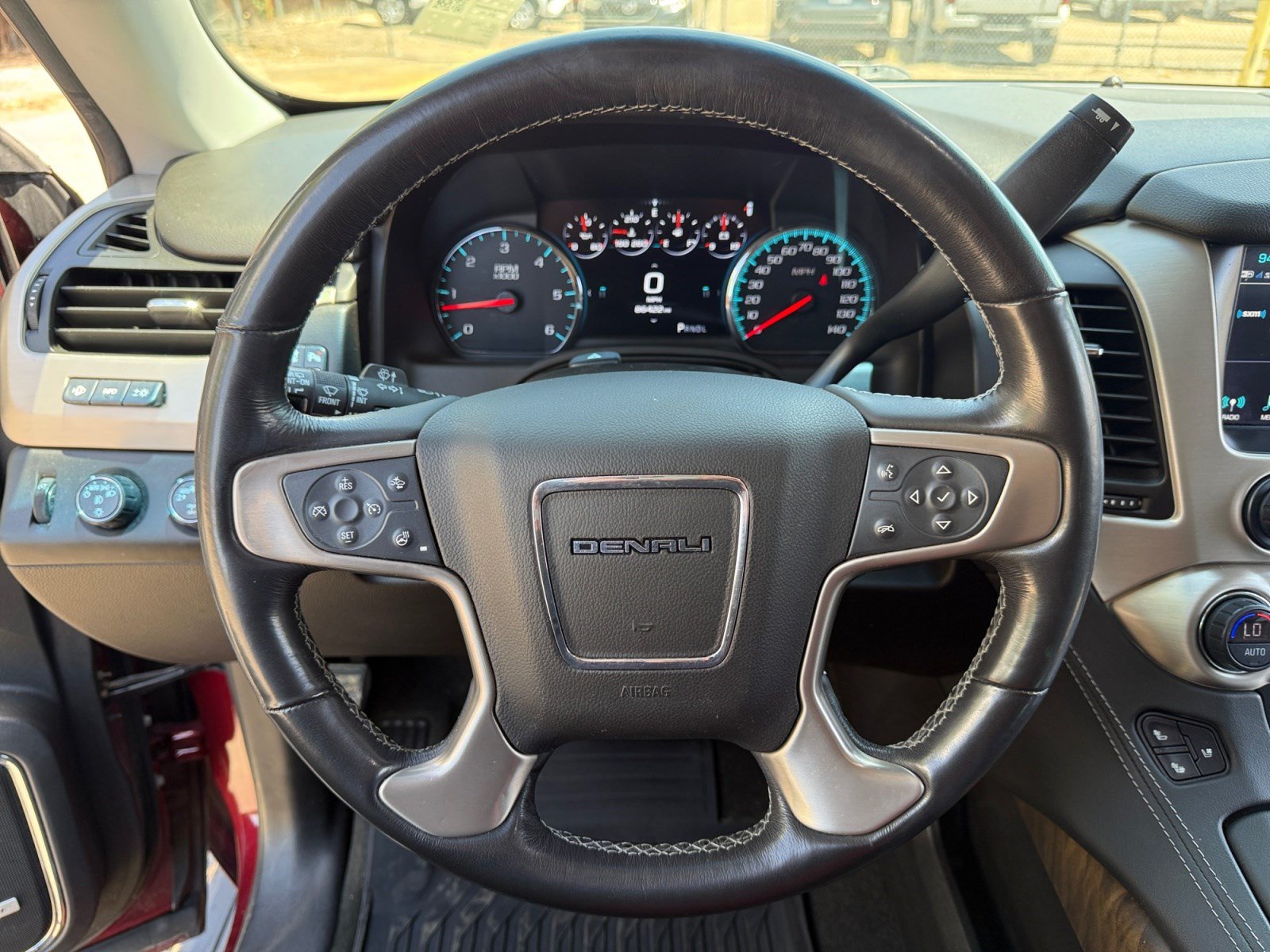 Used 2018 GMC Yukon Denali AWD/4WD image 9