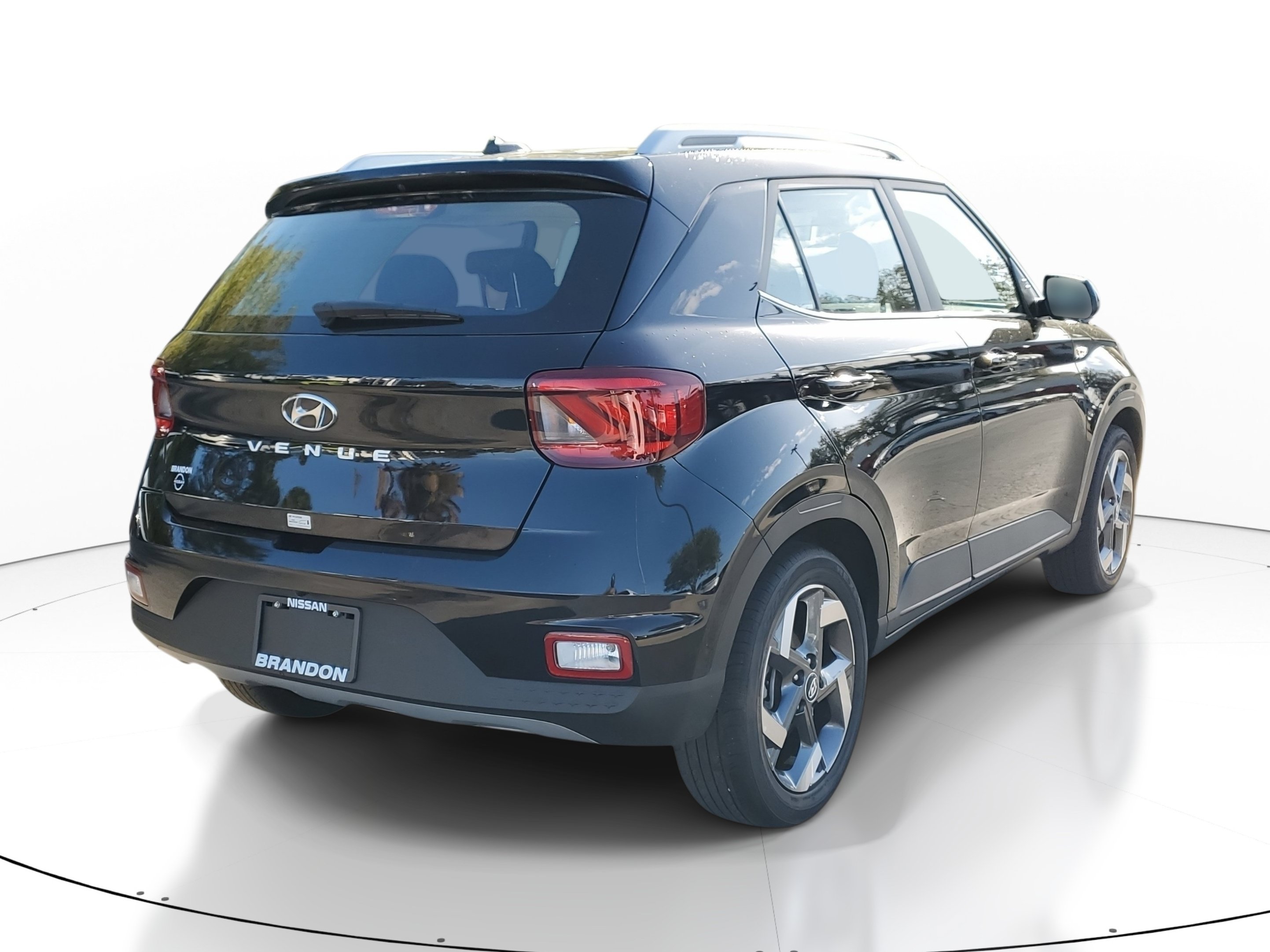 Used 2025 Hyundai Venue SEL FWD image 8