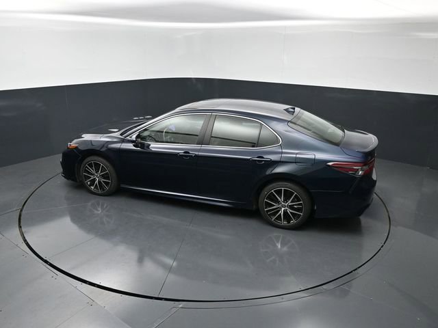 Used 2021 Toyota Camry SE w/ Convenience Package FWD image 16