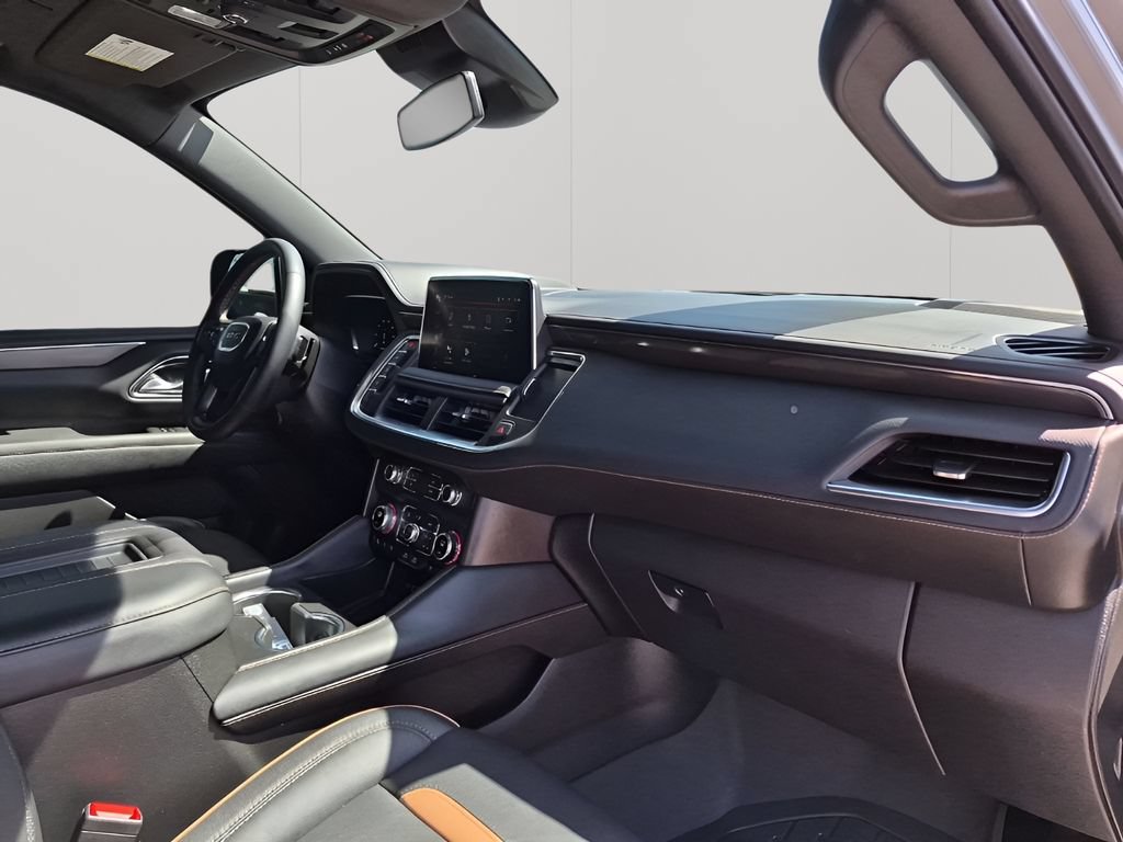 Used 2024 GMC Yukon AT4 w/ Technology Package AWD/4WD image 19