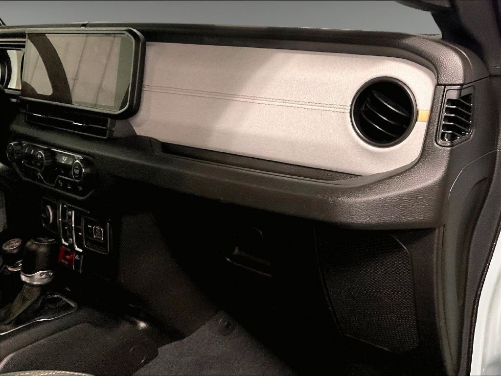 Used 2024 Jeep Wrangler Unlimited AWD/4WD image 13