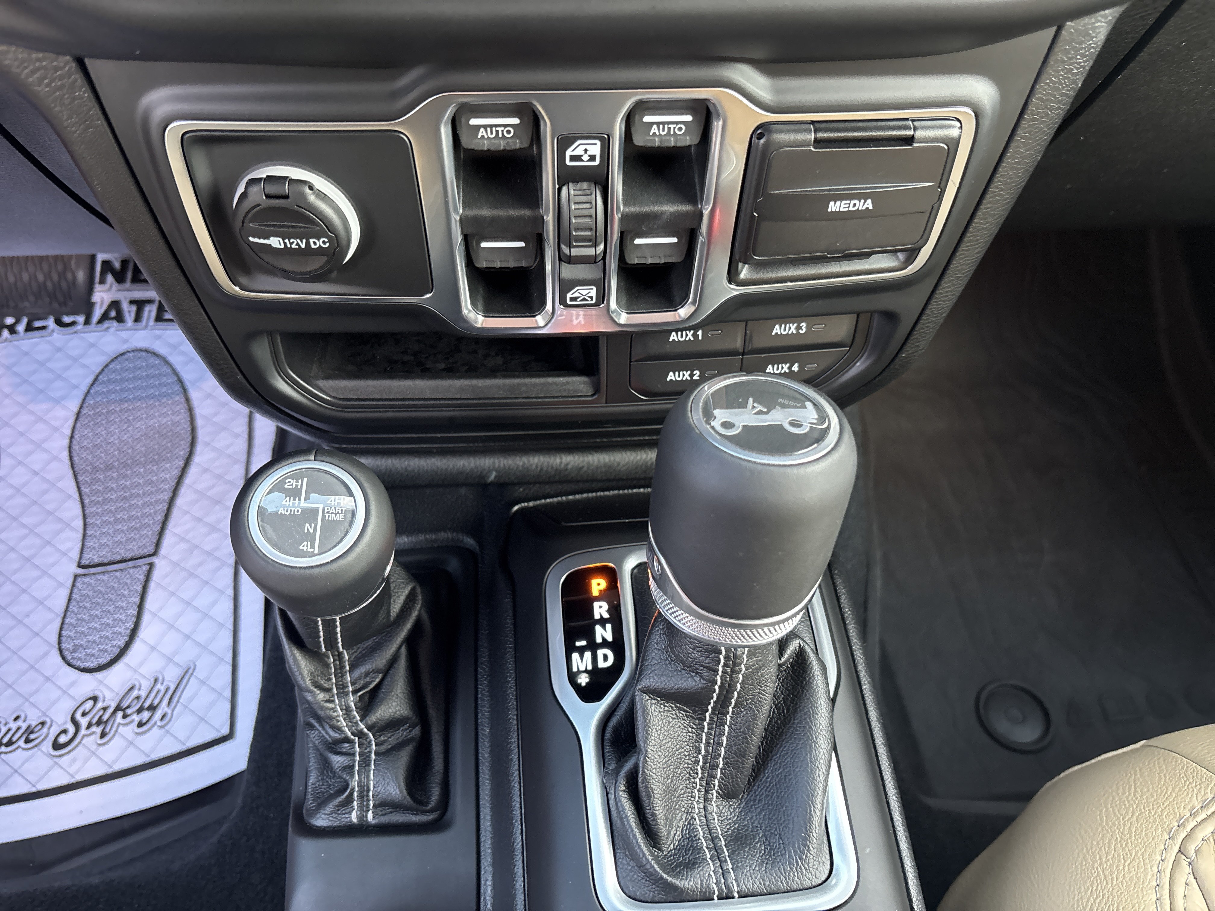 Used 2018 Jeep Wrangler Unlimited Sahara AWD/4WD image 20