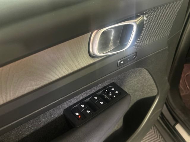 Used 2025 Volvo XC40 B5 Plus AWD/4WD image 12