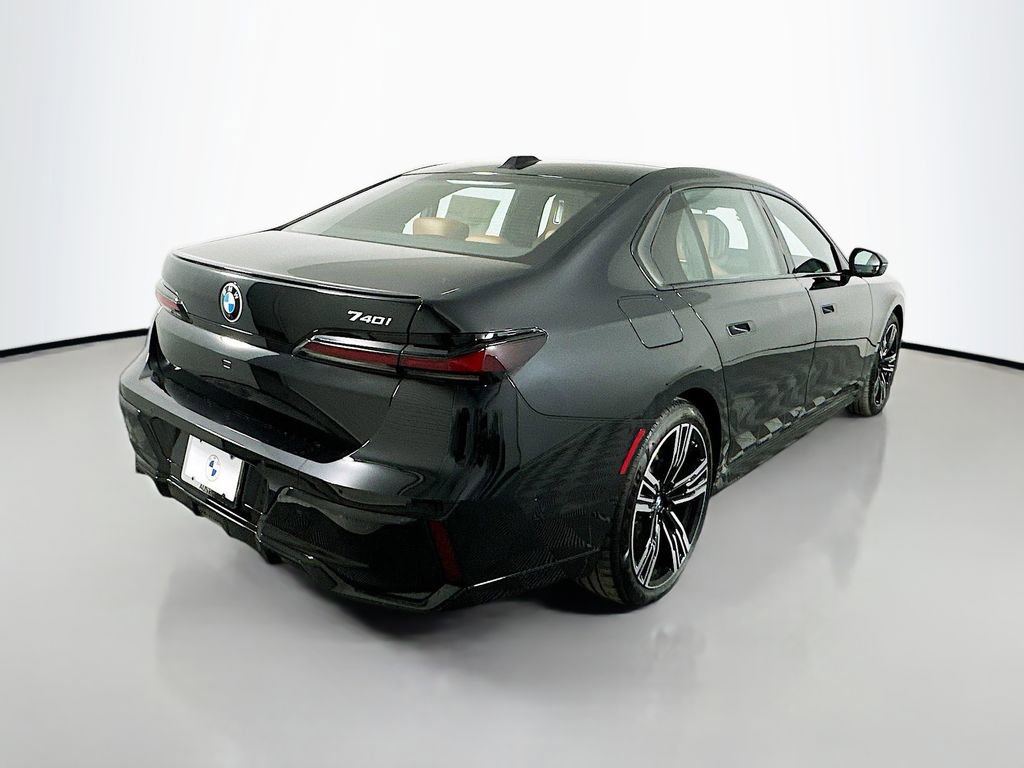 Used 2025 BMW 740i w/ Premium Package image 5