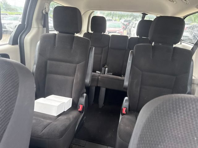 Used 2018 Dodge Grand Caravan SE FWD image 31