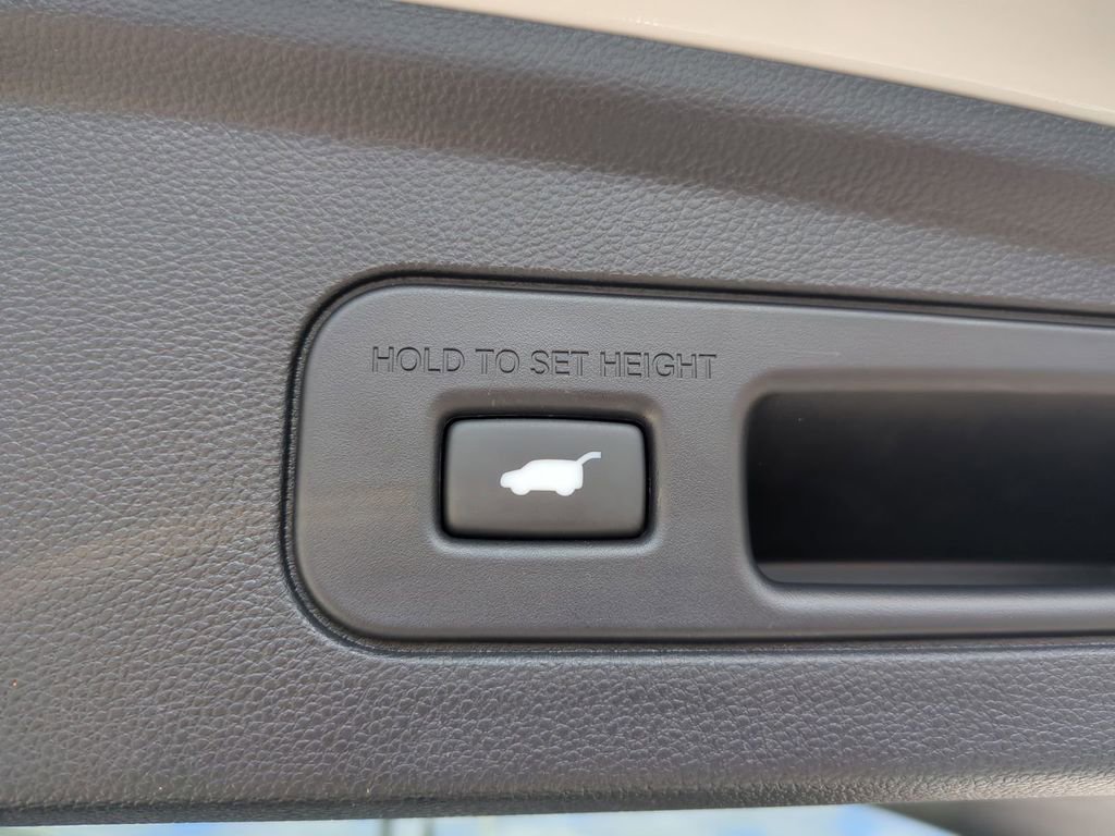 Used 2025 Acura MDX SH-AWD image 15