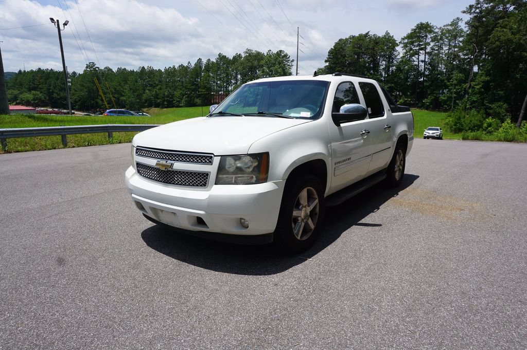 Used 2010 Chevrolet Avalanche LTZ RWD image 23