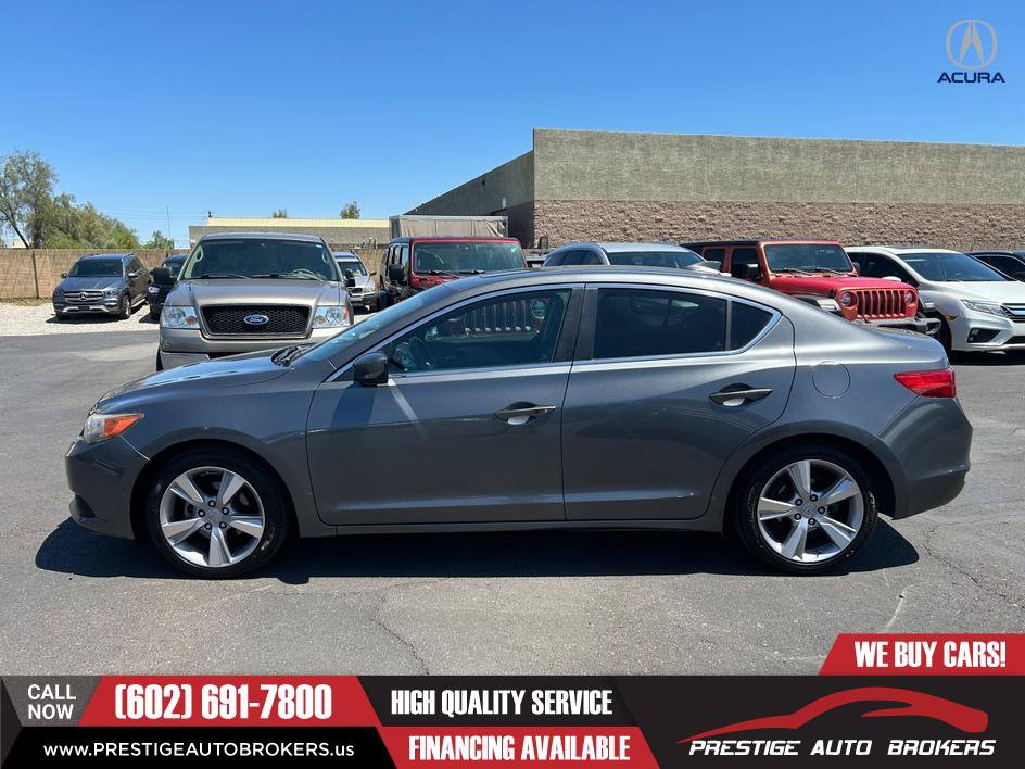 Used 2013 Acura ILX w/ Premium Package FWD image 2