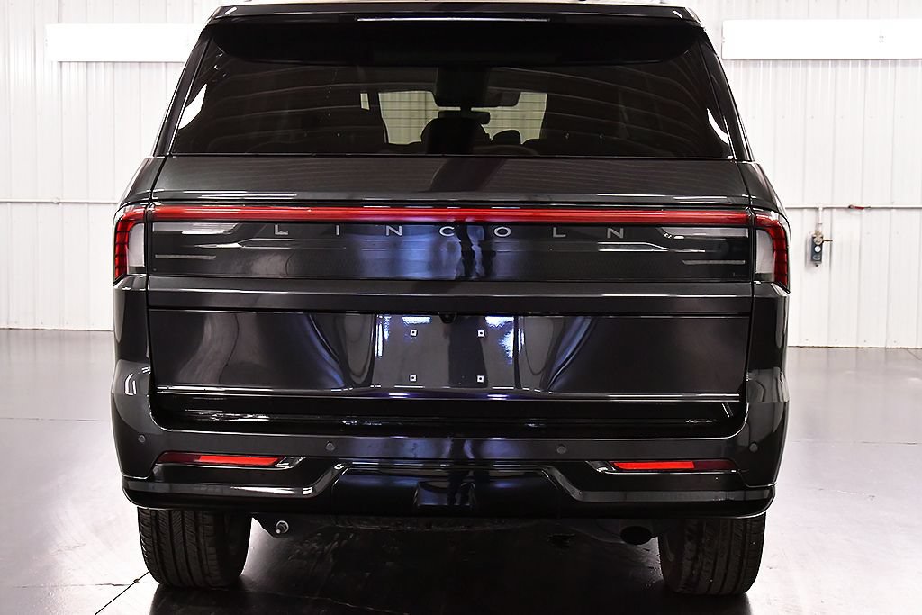 Used 2025 Lincoln Navigator Reserve AWD/4WD image 6