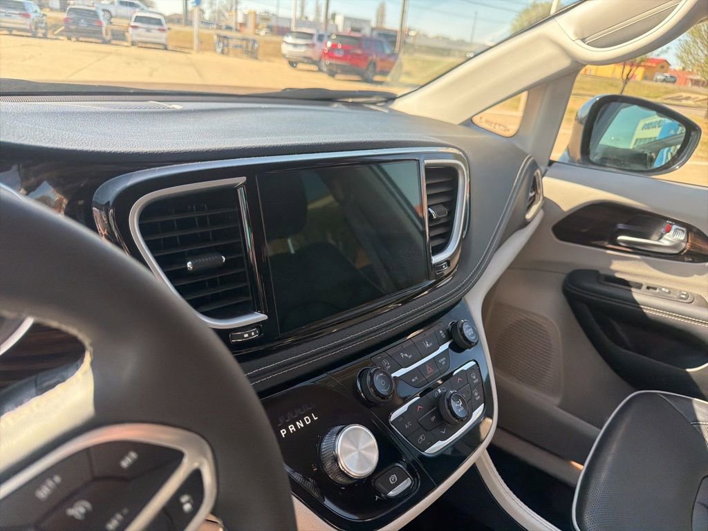 Used 2024 Chrysler Pacifica Limited image 12