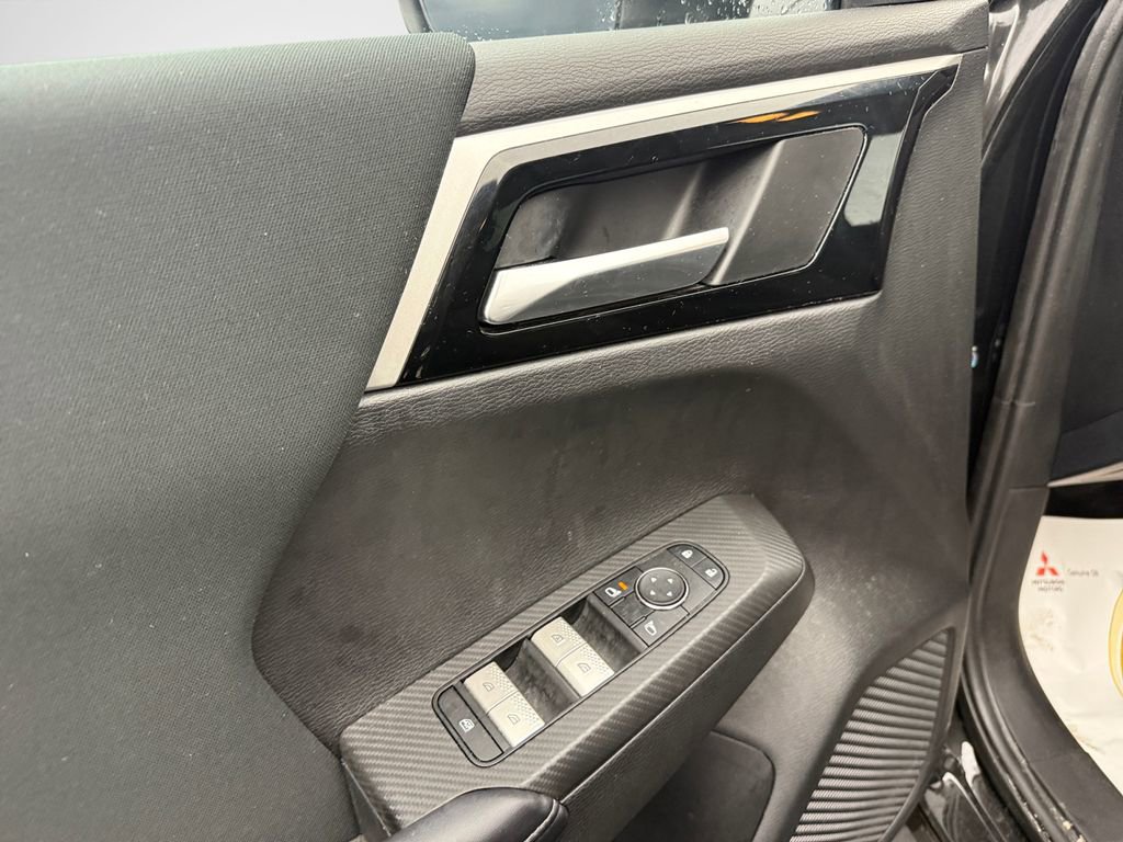 Used 2023 Mitsubishi Outlander ES image 14