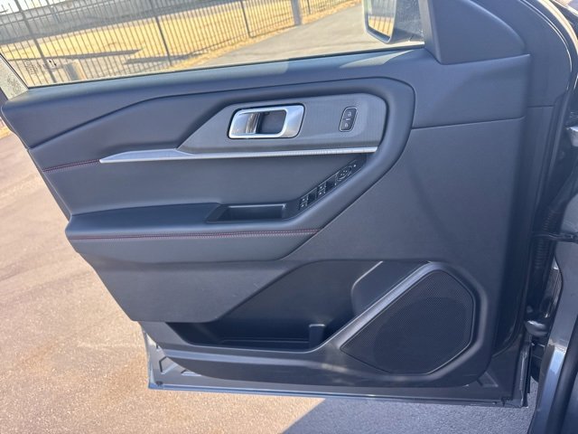 Used 2025 Ford Explorer ST-Line image 17