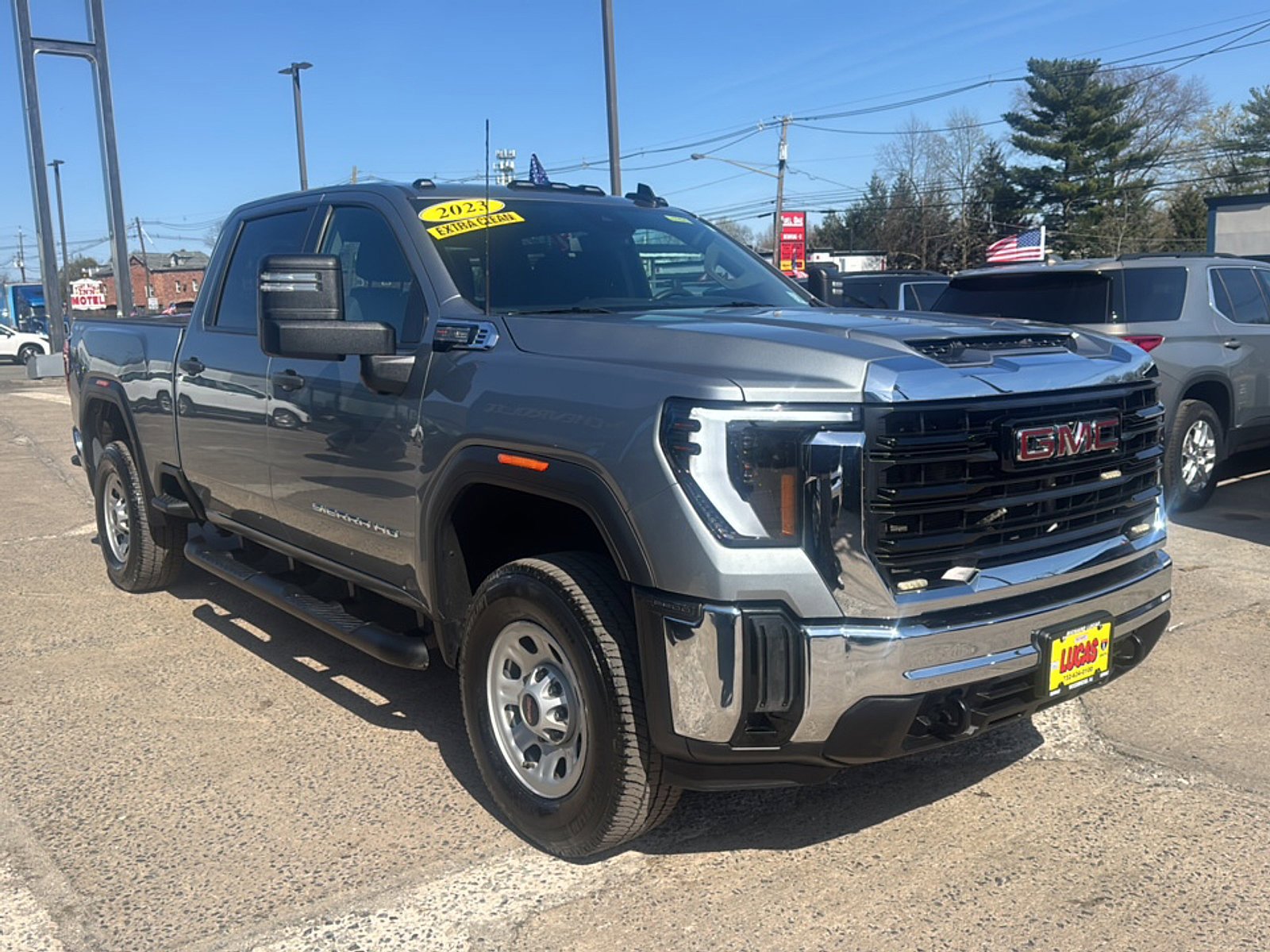 Used 2024 GMC Sierra 2500 Pro w/ Convenience Package AWD/4WD image 4