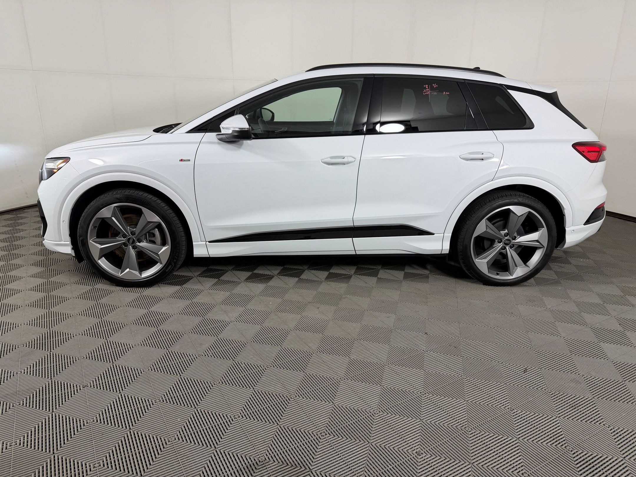 Used 2026 Audi Q4 e-tron Premium Plus w/ Premium Plus AWD/4WD image 2