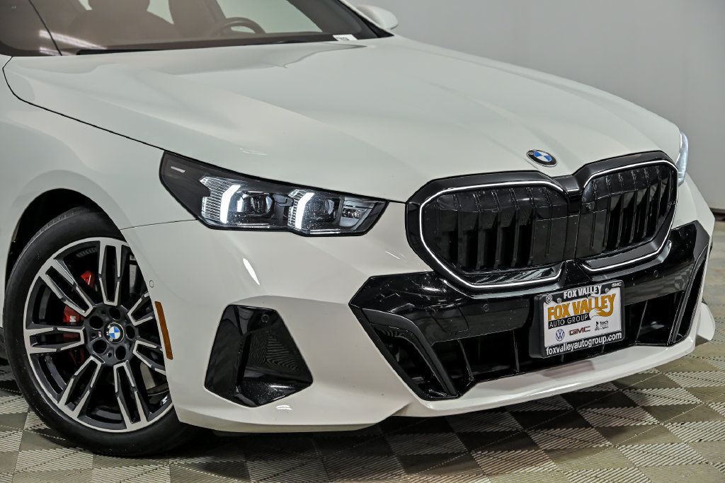 Used 2025 BMW 530i xDrive w/ M Sport Package AWD/4WD image 2
