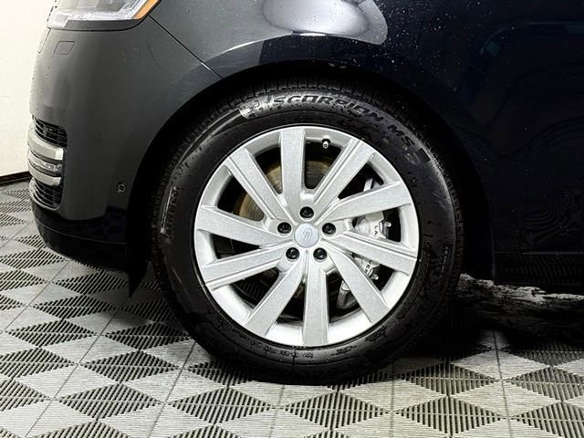 New 2025 Land Rover Range Rover SE image 14