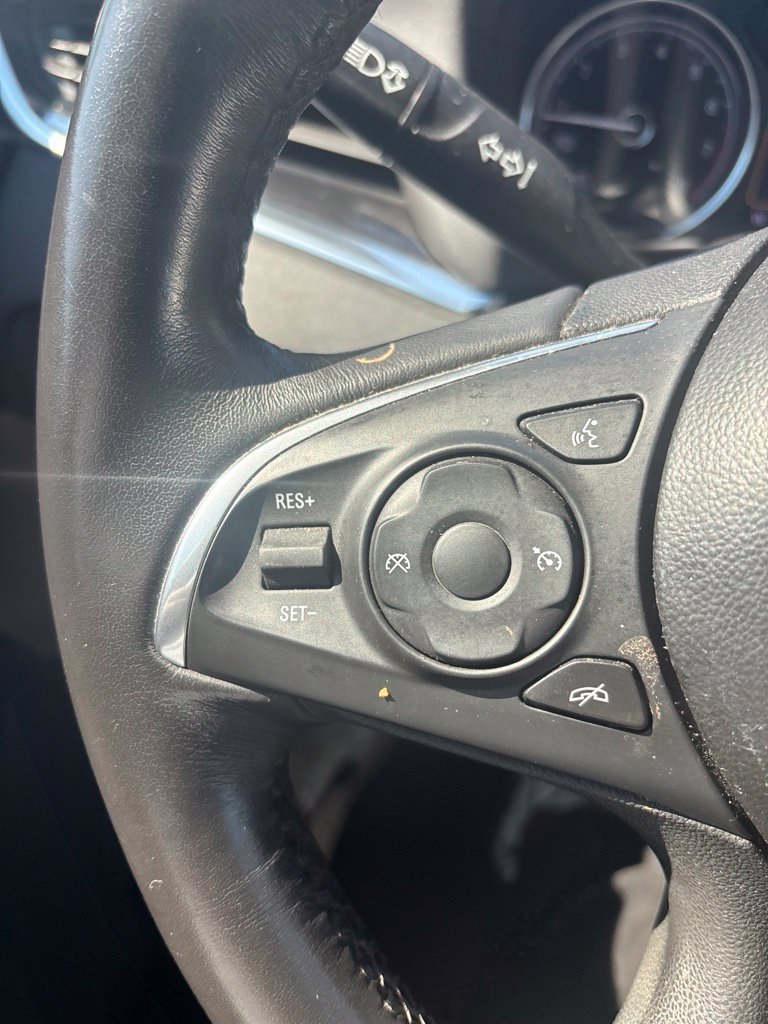 Used 2020 Buick Enclave Essence FWD image 11