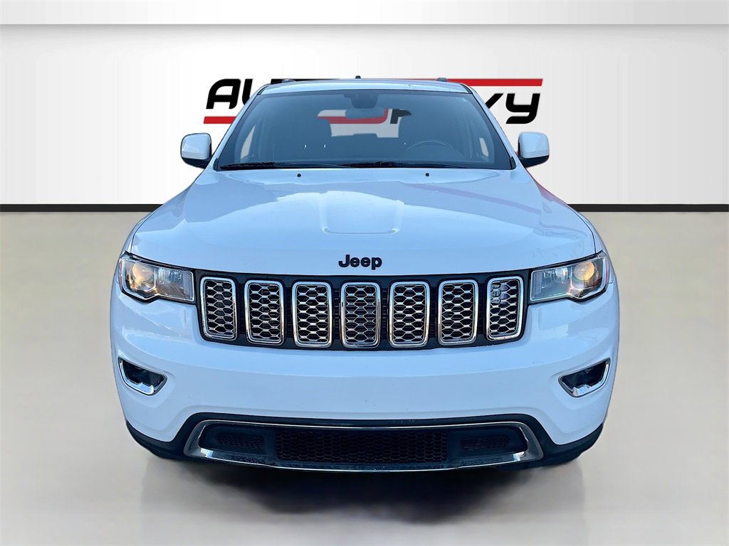 Used 2021 Jeep Grand Cherokee Laredo image 2