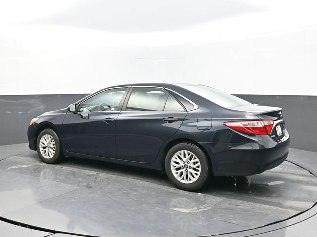 Used 2016 Toyota Camry LE image 3