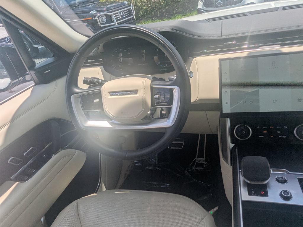 Used 2023 Land Rover Range Rover SE AWD/4WD image 3