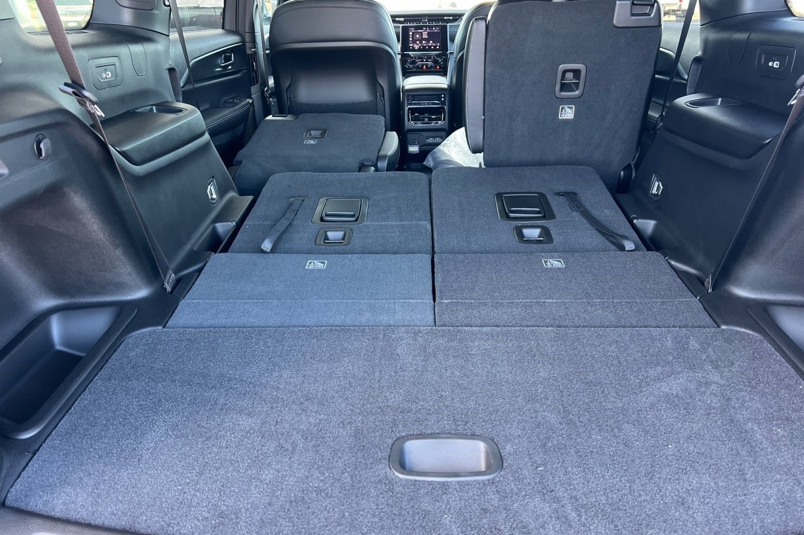 New 2025 Jeep Grand Cherokee L Laredo image 16