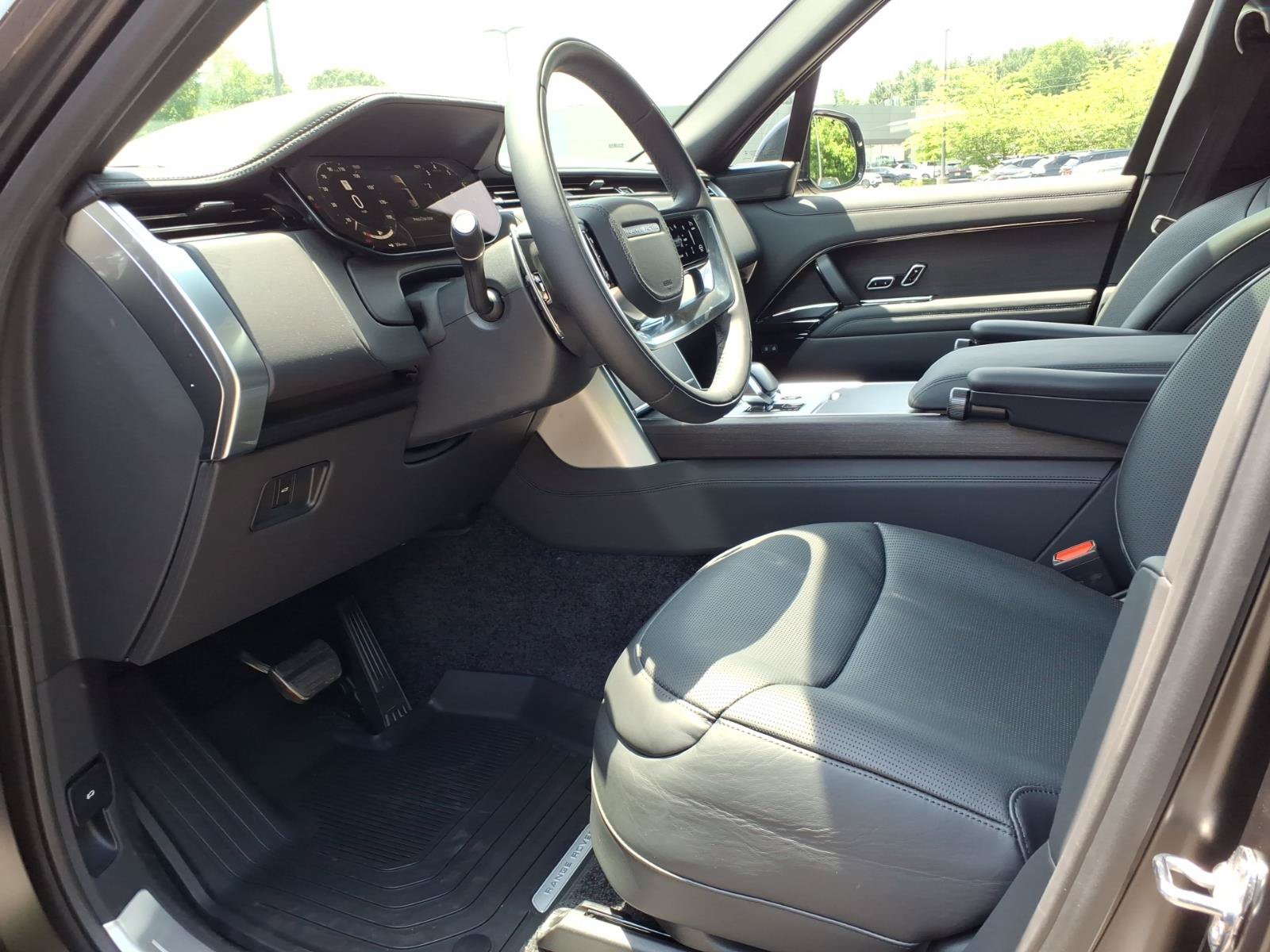 New 2026 Land Rover Range Rover SV AWD/4WD image 17