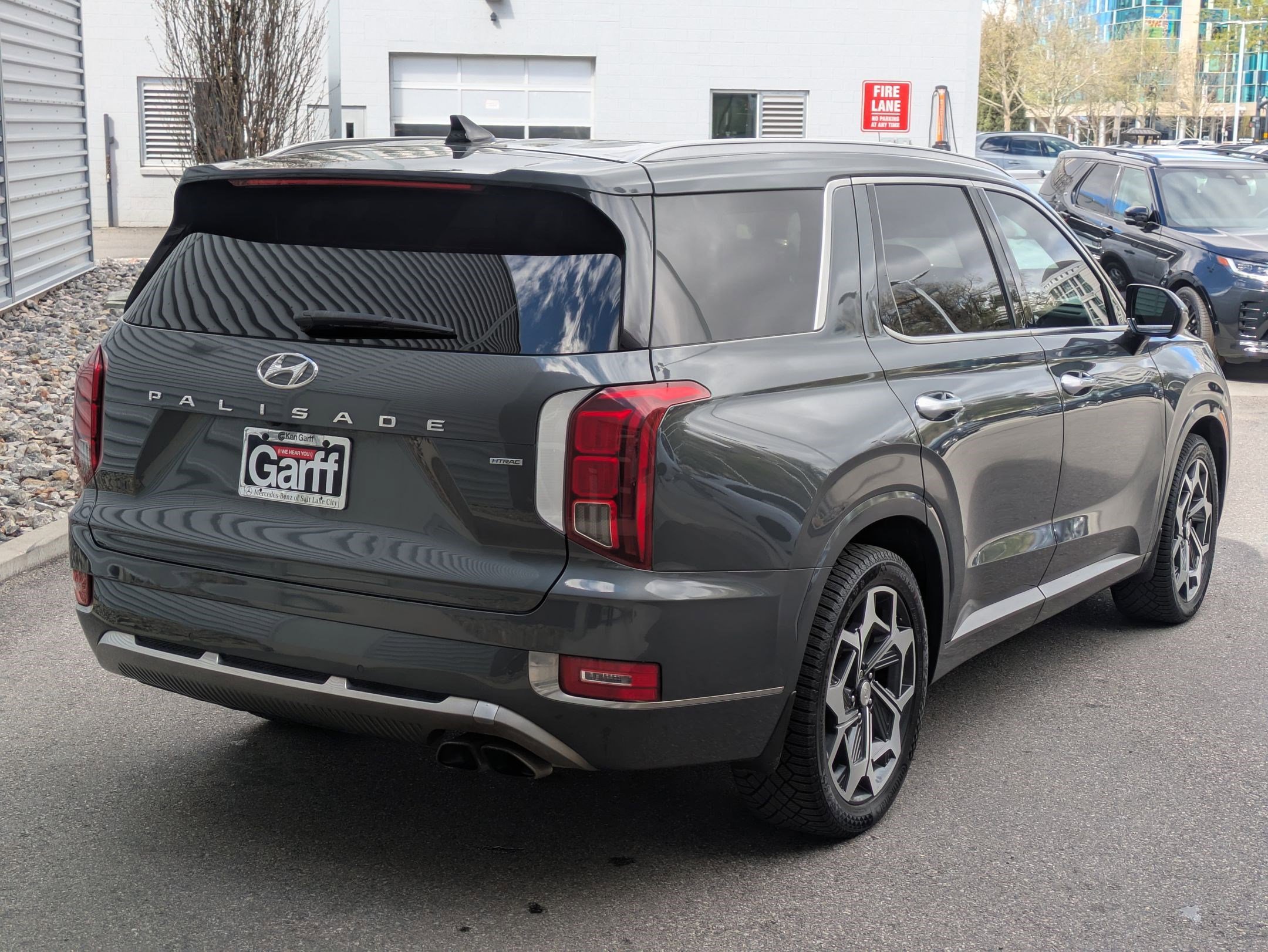 Used 2022 Hyundai Palisade Calligraphy image 3