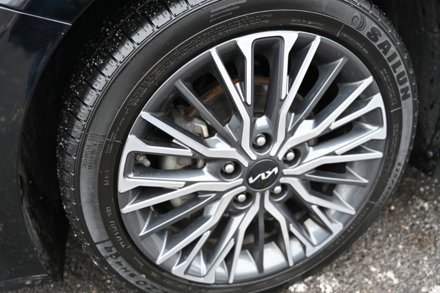 Used 2023 Kia Forte GT-Line w/ GT-Line Premium Package image 13