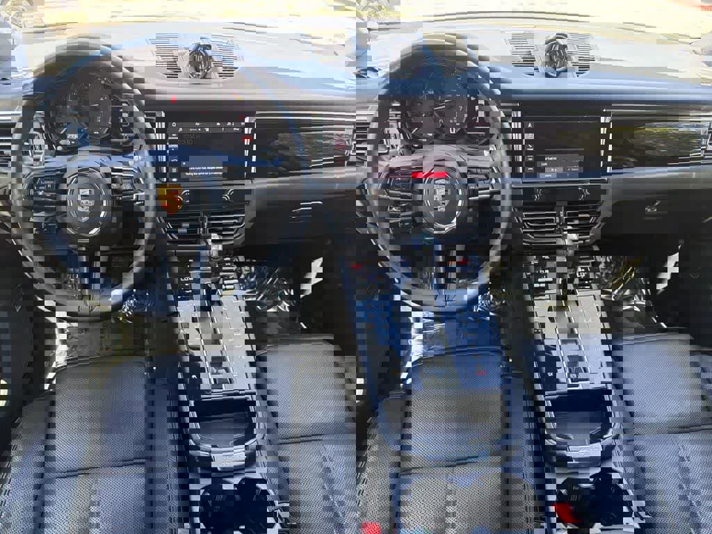 Used 2022 Porsche Macan image 12