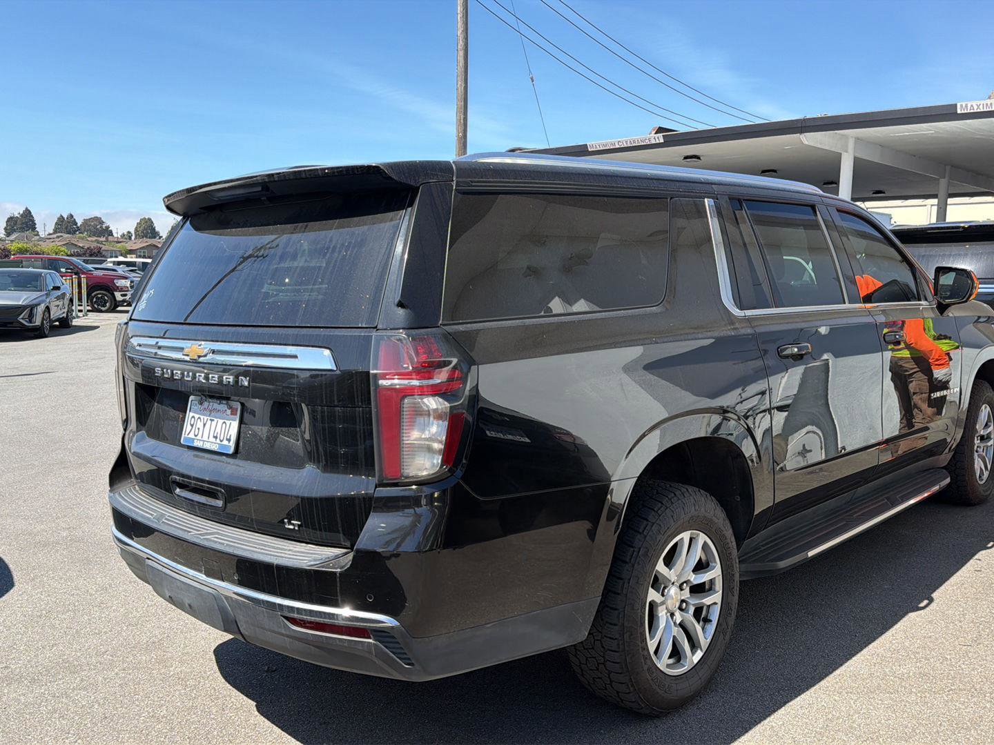 Used 2023 Chevrolet Suburban LT image 2