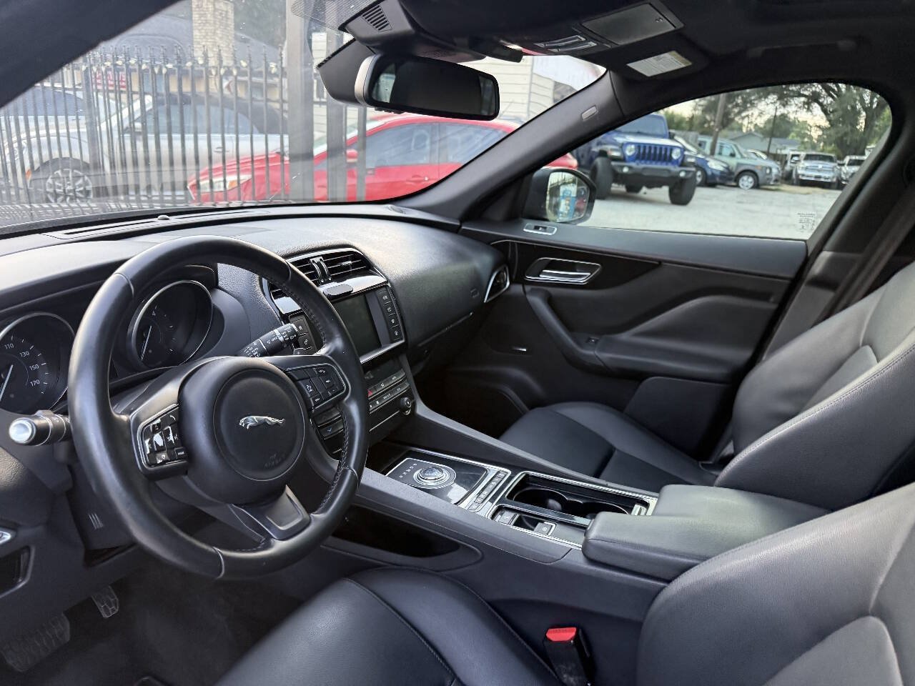 Used 2018 Jaguar F-PACE Premium AWD/4WD image 17