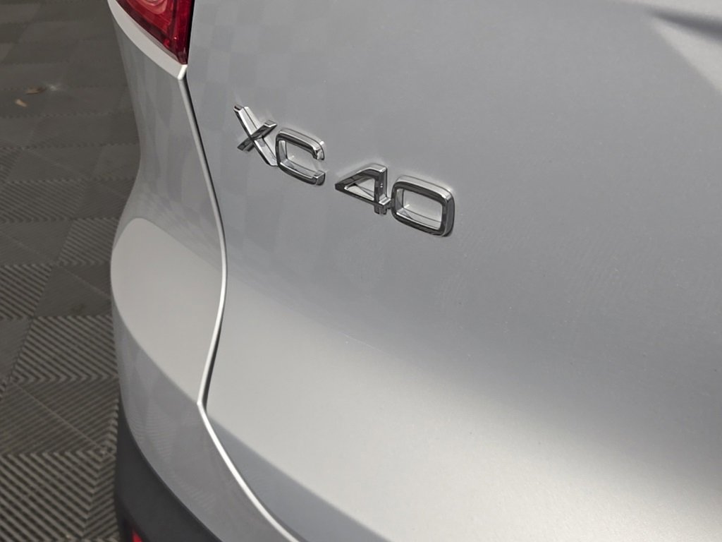 Certified 2023 Volvo XC40 B5 Plus w/ Protection Package Premier image 12