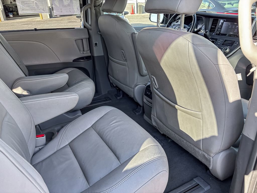 Used 2019 Toyota Sienna XLE image 40