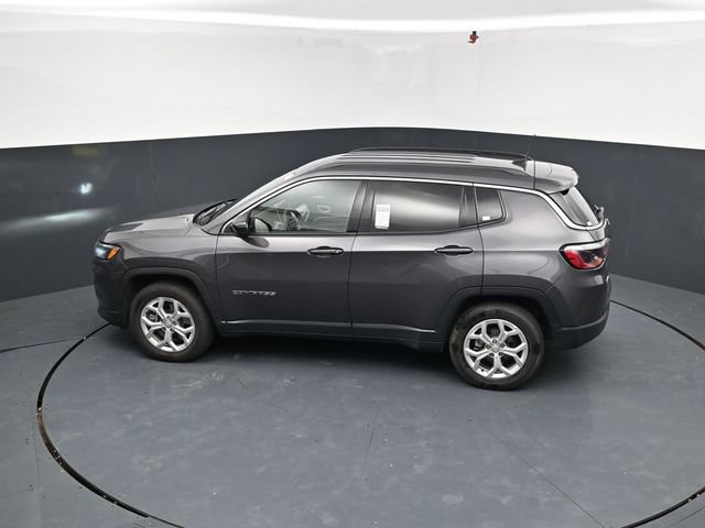 Used 2024 Jeep Compass Latitude AWD/4WD image 32