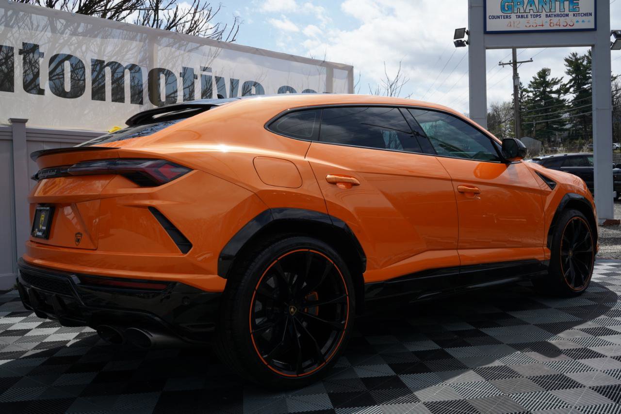 Used 2022 Lamborghini Urus AWD/4WD image 9