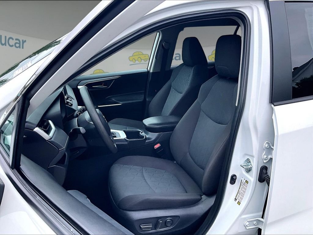 Used 2025 Toyota RAV4 XLE AWD/4WD image 10