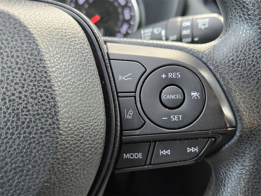 Used 2022 Toyota RAV4 XLE image 25