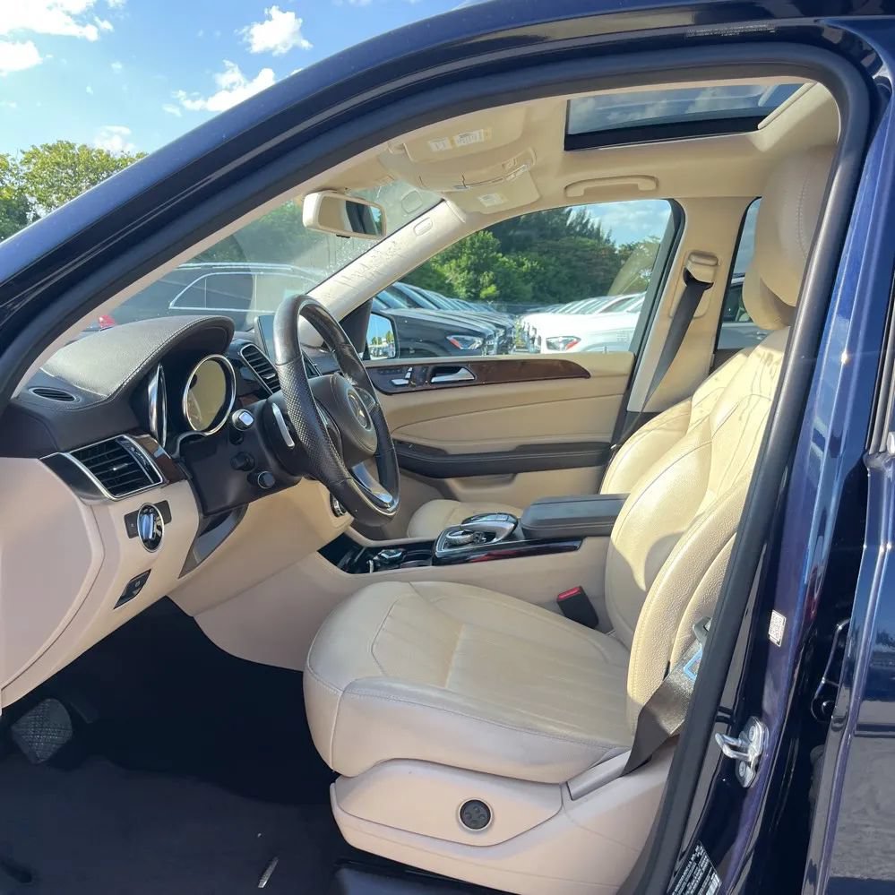 Used 2019 Mercedes-Benz GLS 450 4MATIC image 2