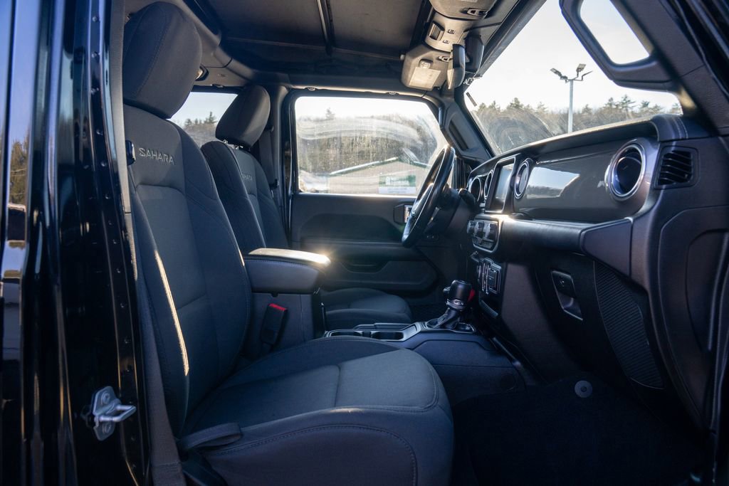 Used 2018 Jeep Wrangler Unlimited Sahara image 12