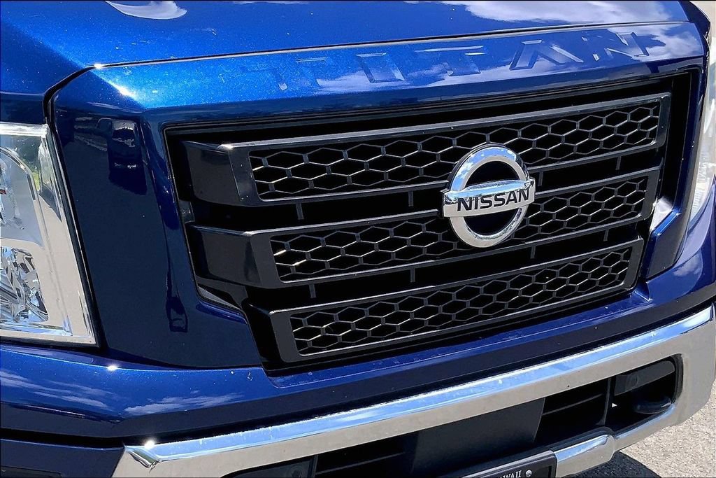 Used 2020 Nissan Titan SV w/ SV Convenience Package RWD image 28