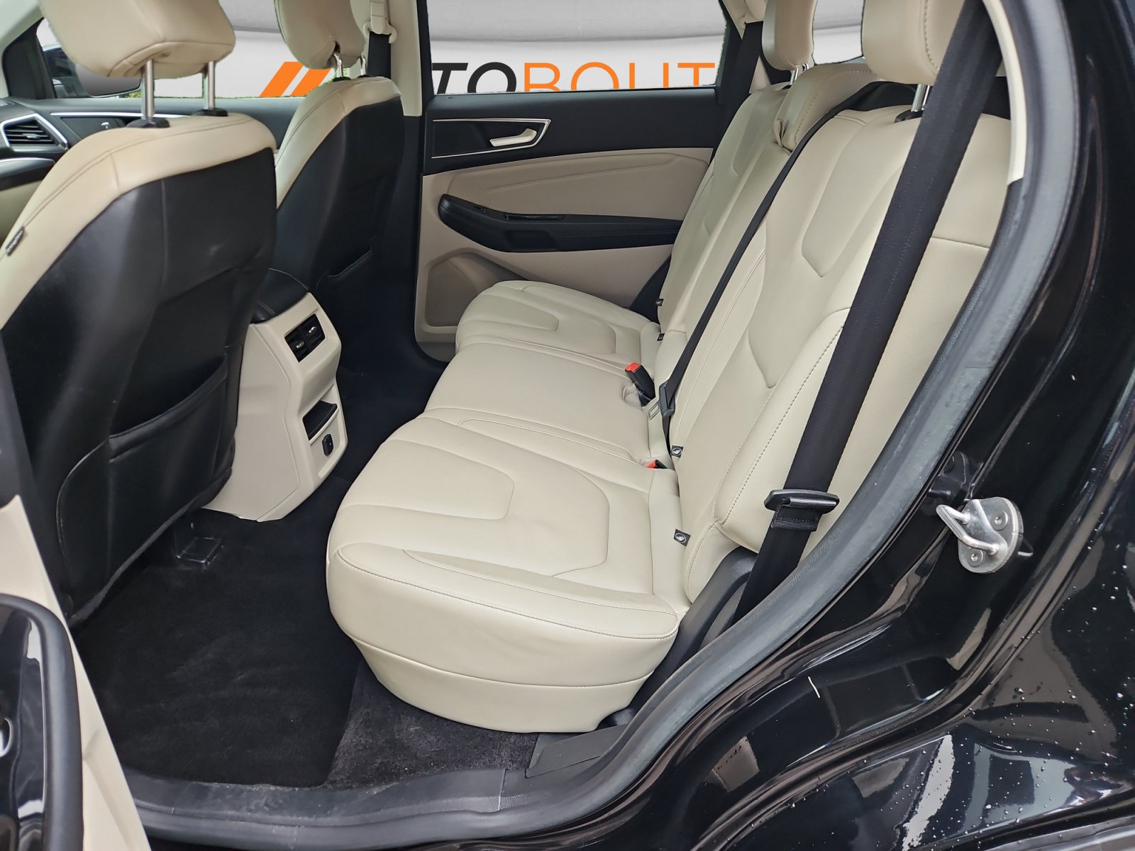 Used 2018 Ford Edge Titanium FWD image 14