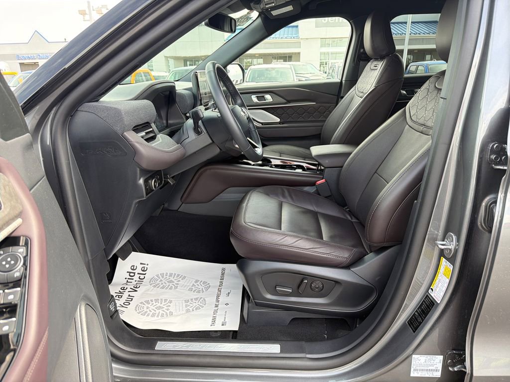 Used 2026 Ford Explorer Platinum w/ LUX Leather Package AWD/4WD image 9