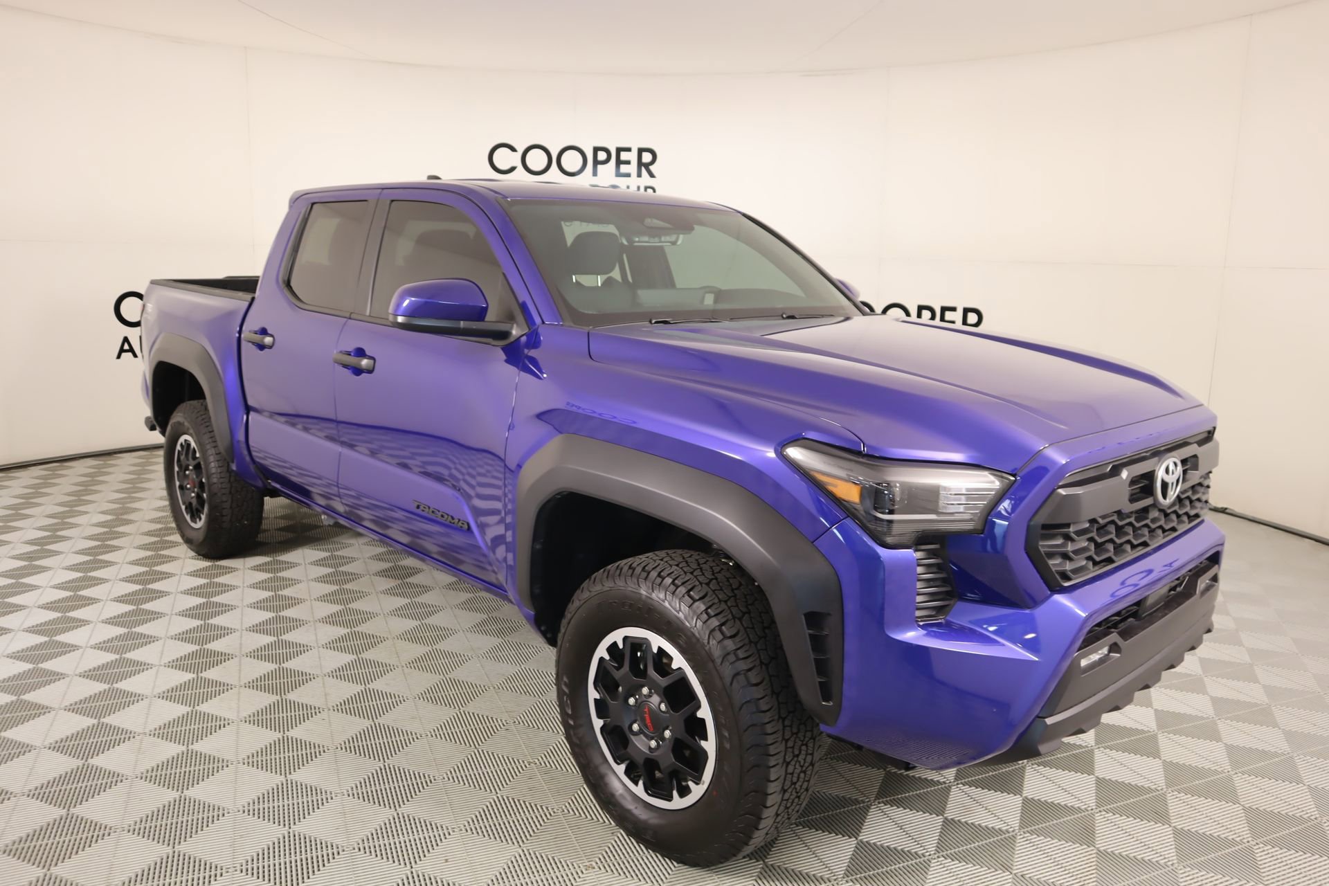 Used 2025 Toyota Tacoma TRD Off-Road AWD/4WD image 1