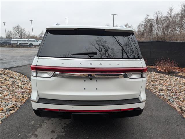 Used 2022 Lincoln Navigator Reserve image 4
