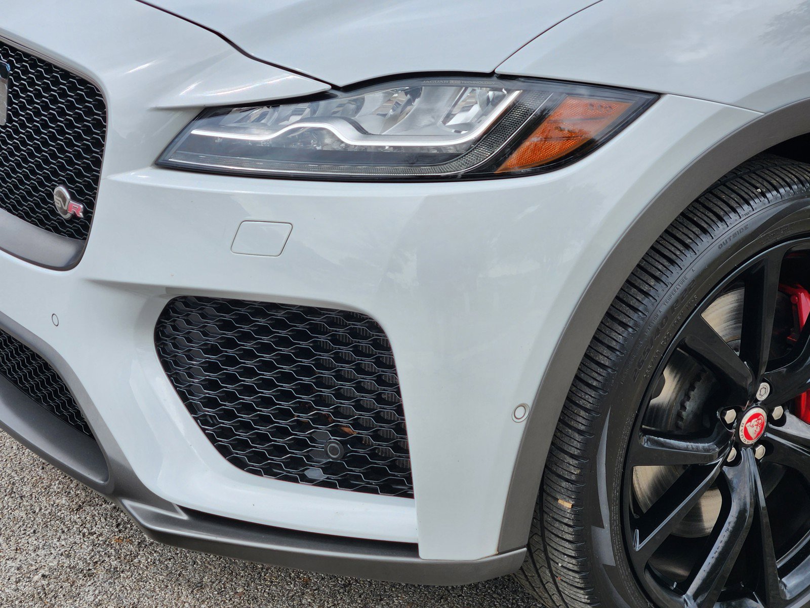 Used 2020 Jaguar F-PACE SVR image 28