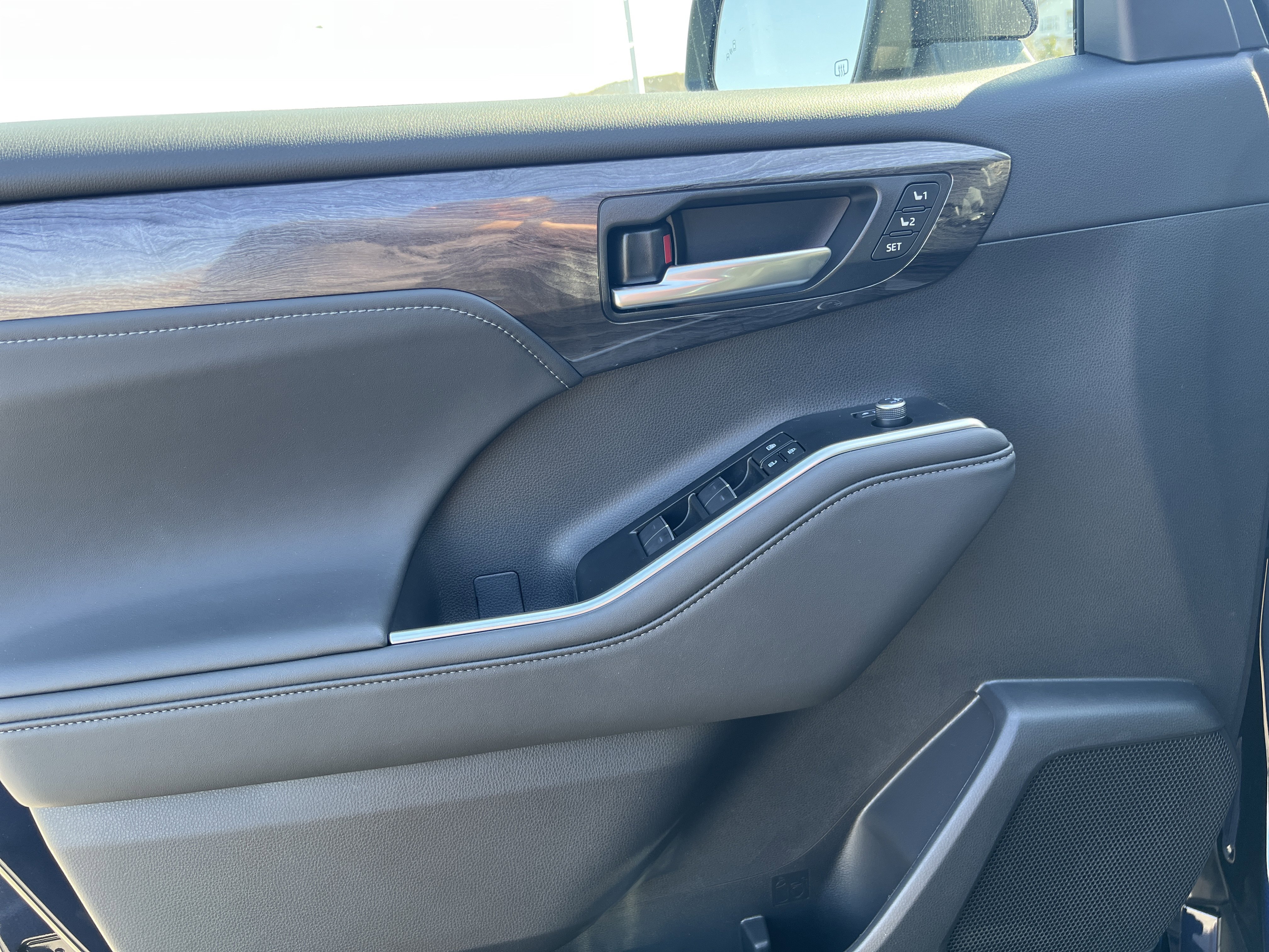 New 2026 Toyota Highlander Platinum image 11