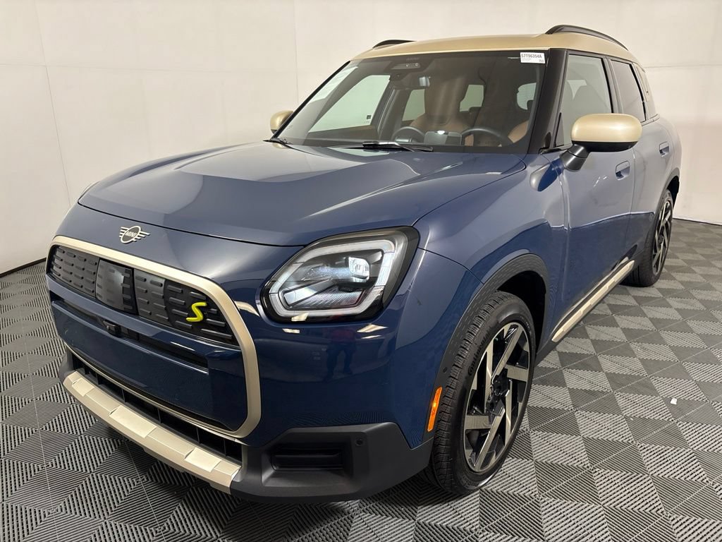 Certified 2025 MINI Cooper Countryman SE w/ Comfort Package Max AWD/4WD image 2