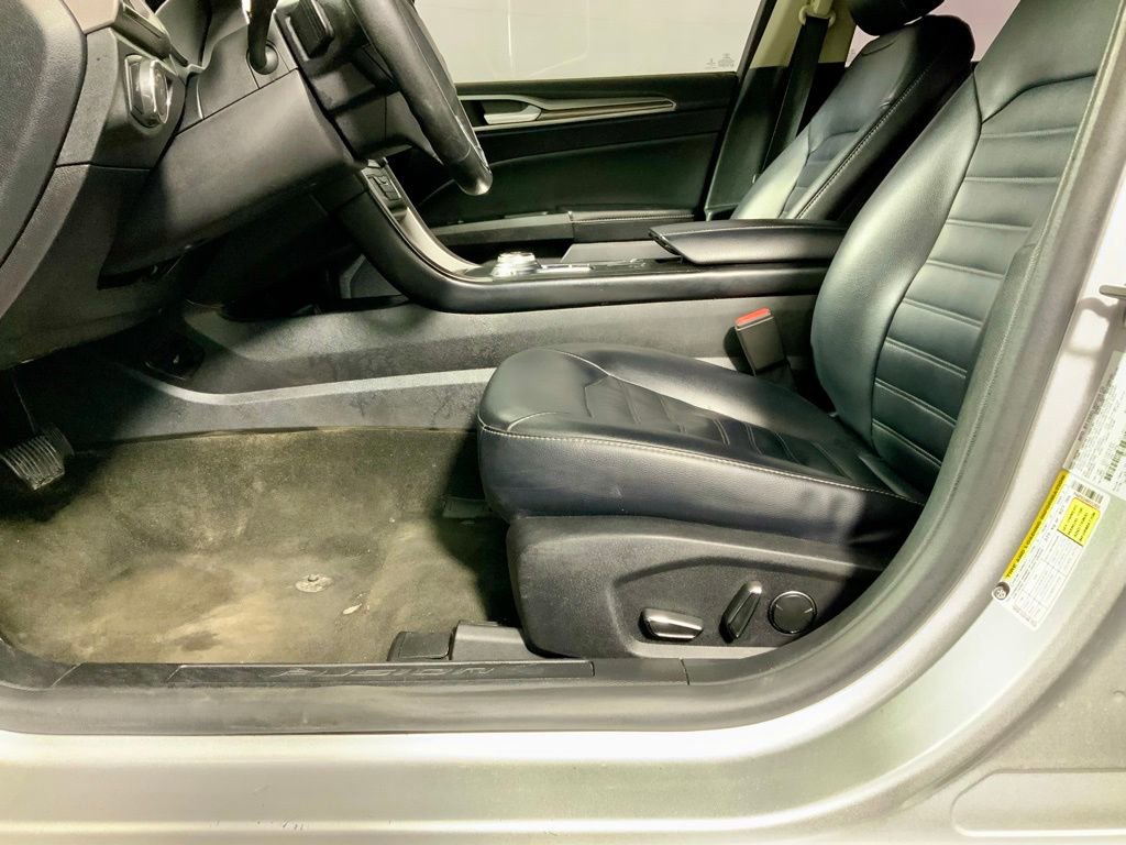 Used 2019 Ford Fusion SEL FWD image 23