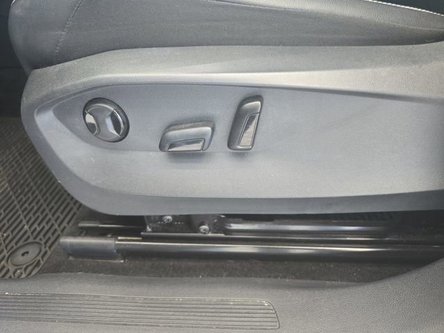 Used 2023 Volkswagen Tiguan SE FWD image 28