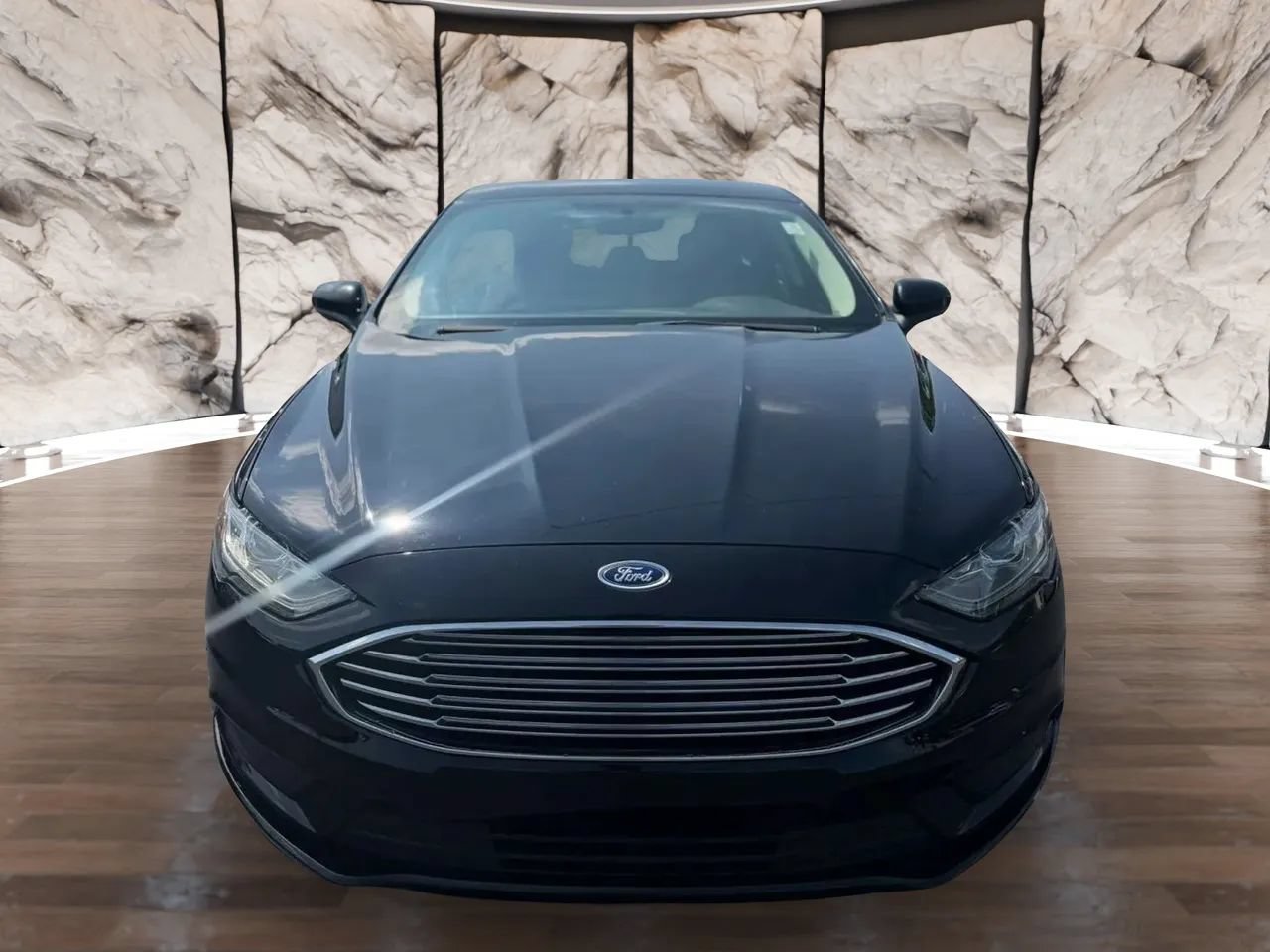 Used 2017 Ford Fusion SE FWD image 2